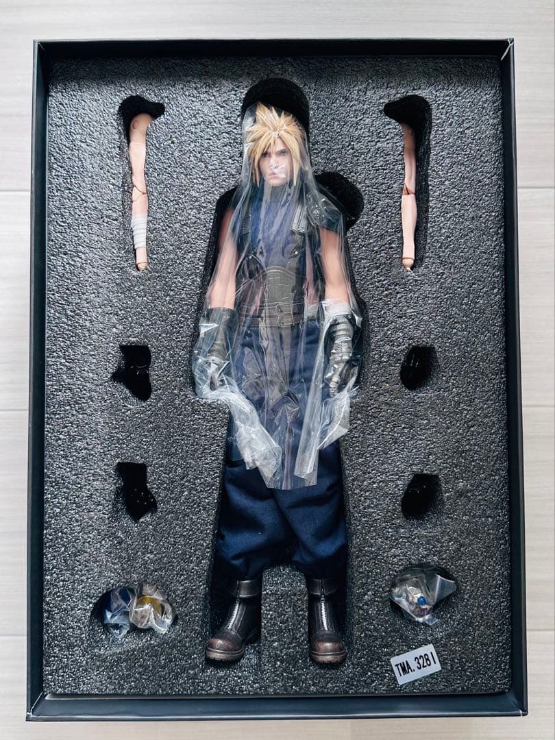 GAMETOYS GTー002A クラウド・ストライフ 1/6可動フィギュア