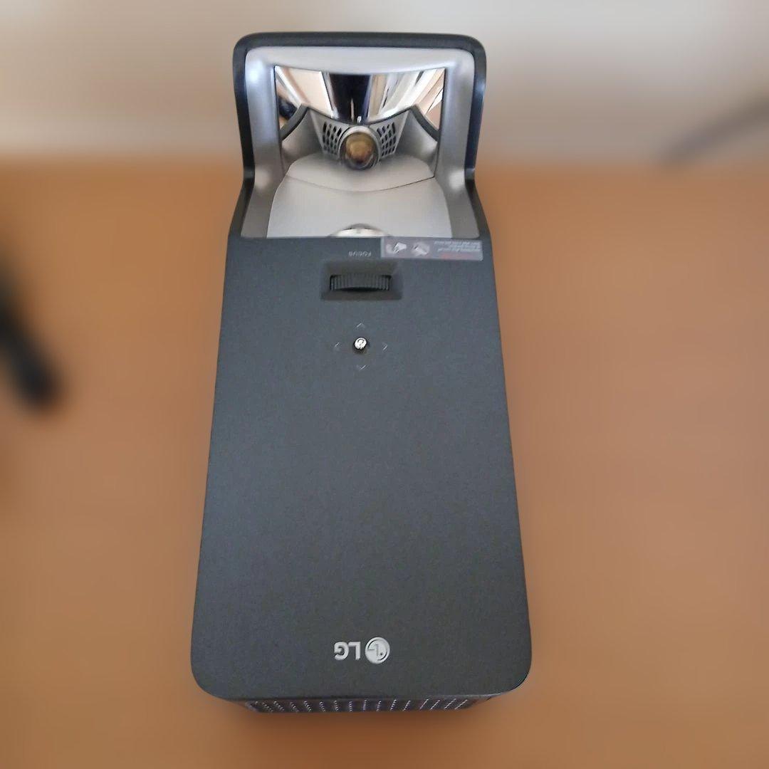 プロジェクター　LG　超短焦点　PF1000UG　お試し用のお品です。