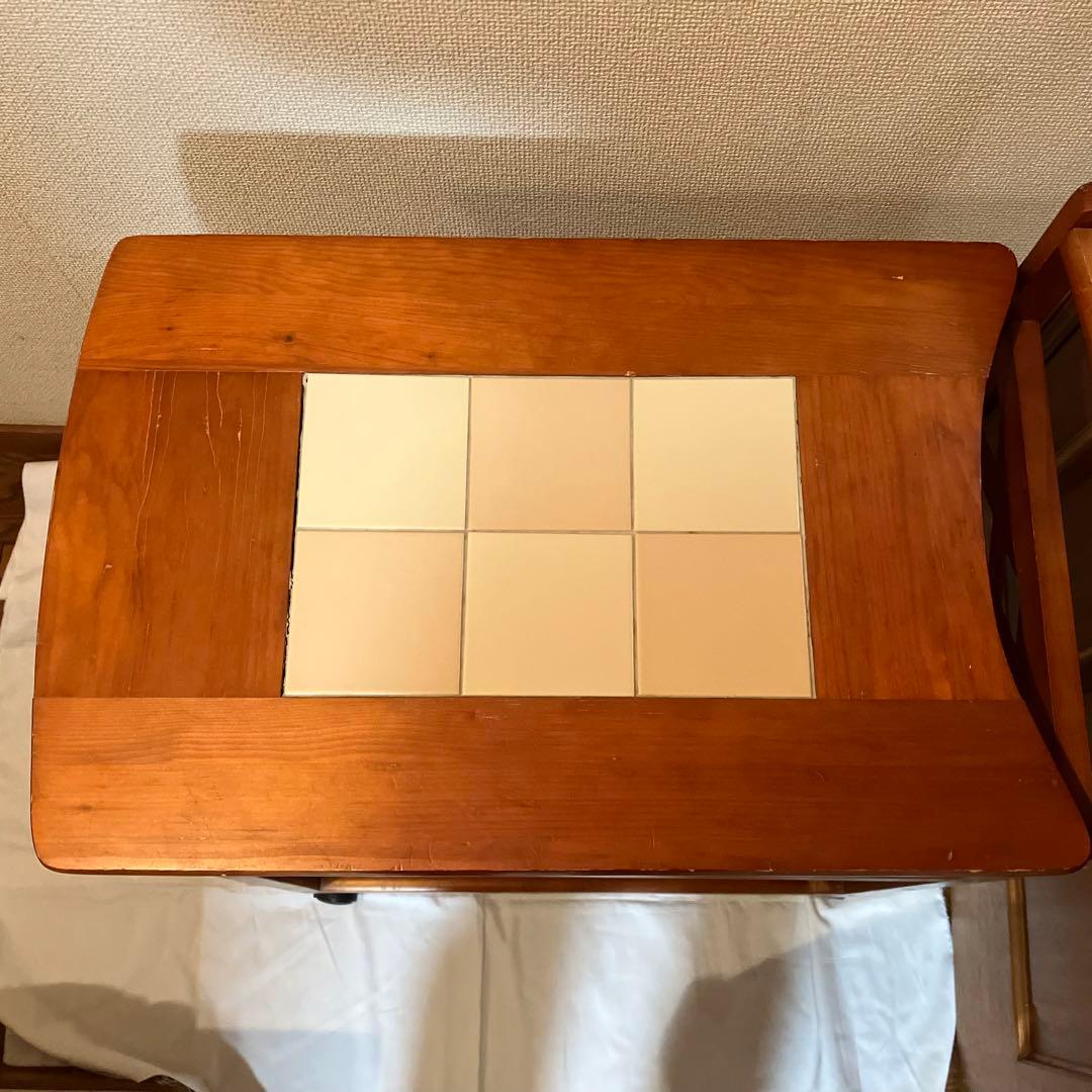 ☆値下げ☆ 木製キッチンワゴン キャスター付き タイル調天板　レトロ