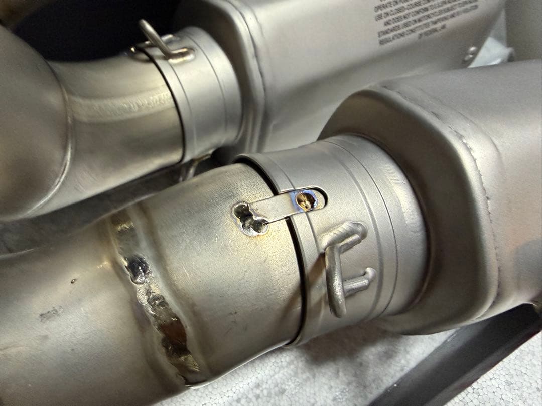 ドゥカティ新型パニガーレV4用チタンスリップオンマフラー 96482341AA