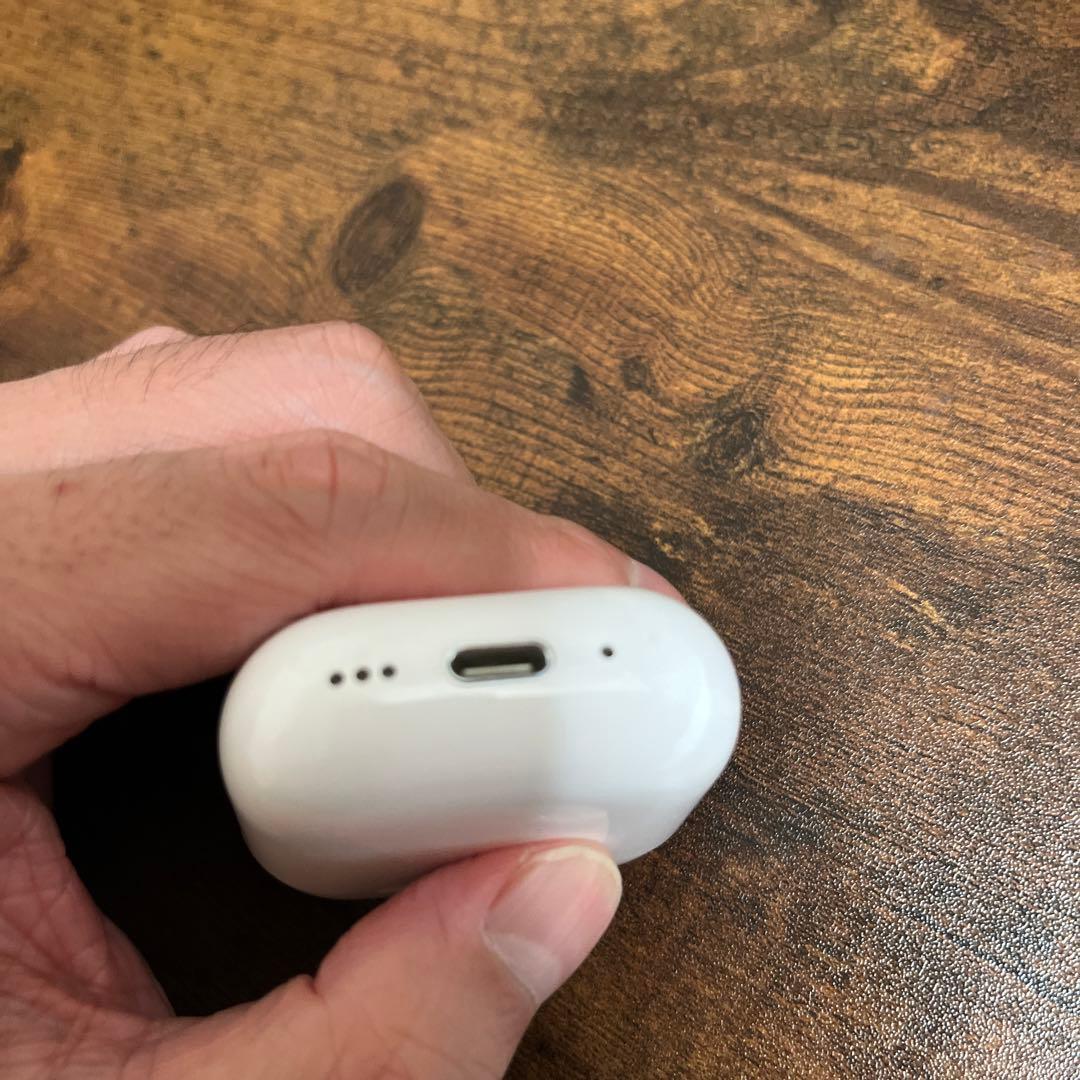 AirPods4ノイズキャンセリング機能、充電ケース付き