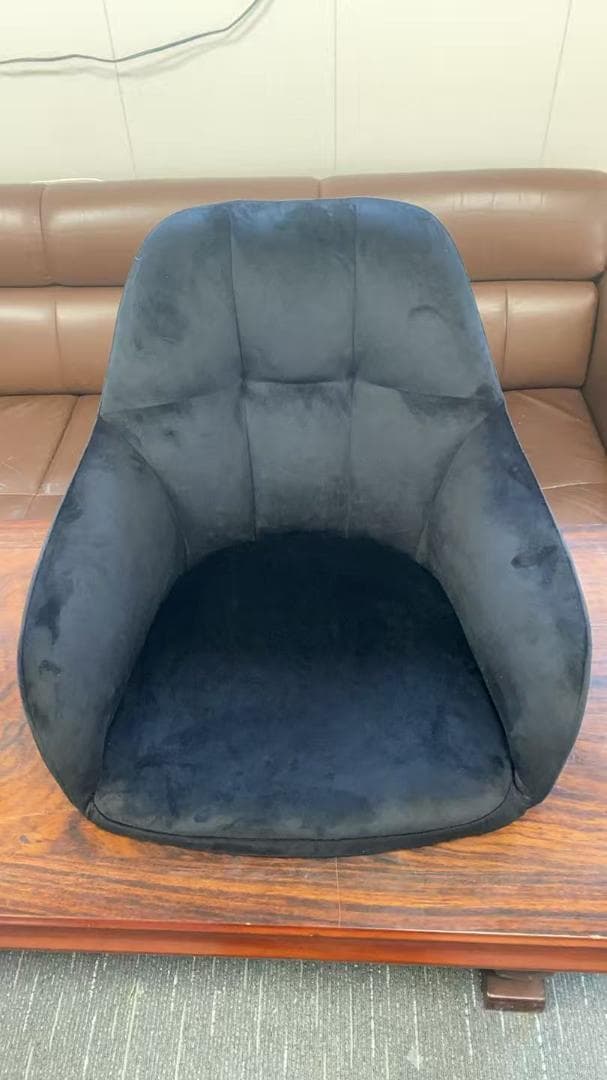 椅子ブラックスエードのアームチェア訳あり品　写真をご確認SF13-01