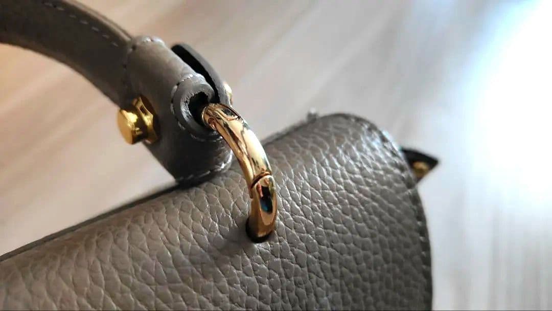 T.T　マルコビアンチーニ　グレージュ ショルダーバッグ