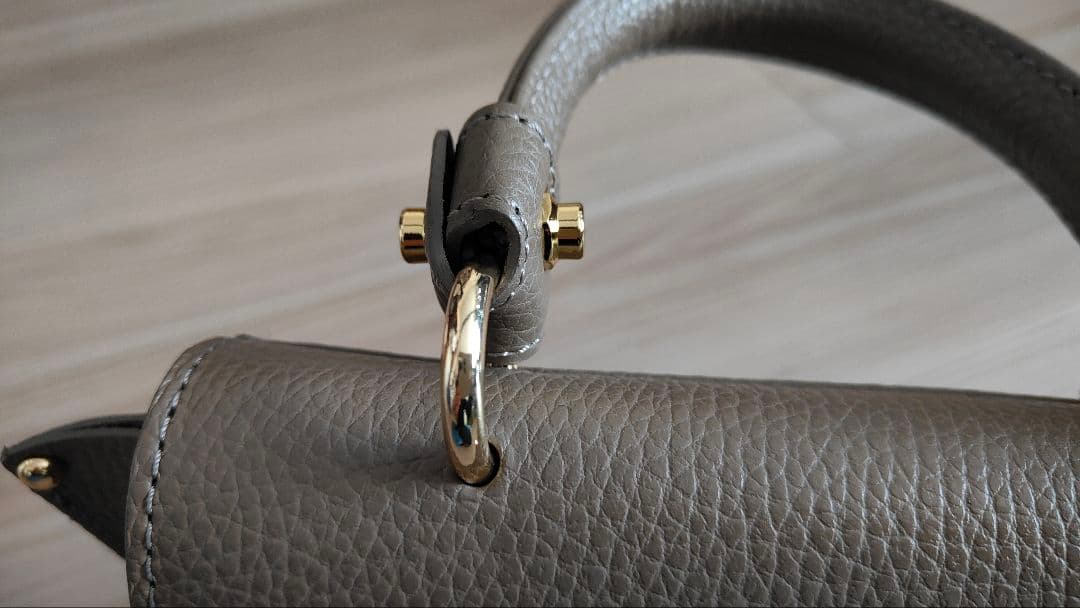 T.T　マルコビアンチーニ　グレージュ ショルダーバッグ