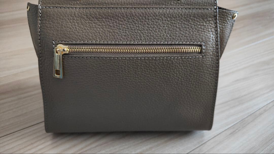 T.T　マルコビアンチーニ　グレージュ ショルダーバッグ