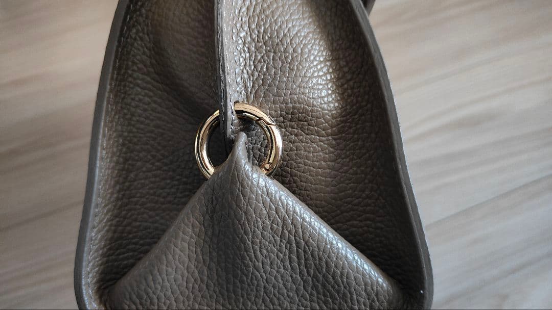 T.T　マルコビアンチーニ　グレージュ ショルダーバッグ