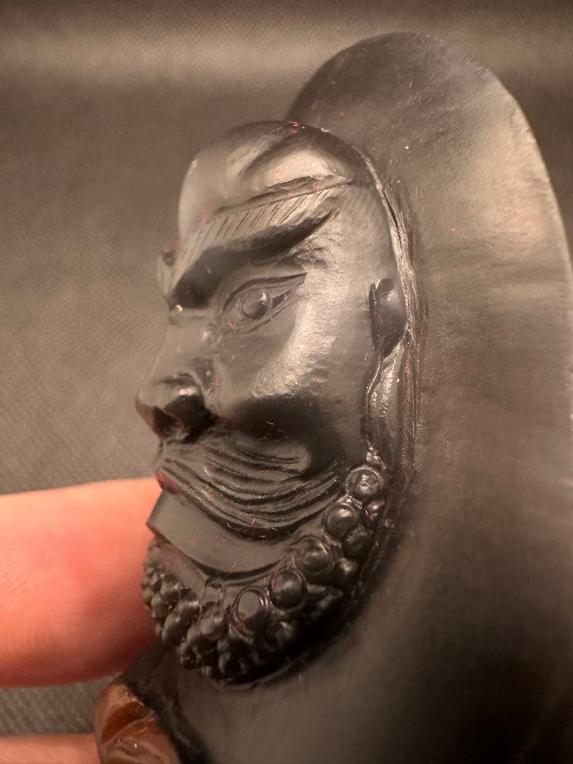 天然の黒い瑪瑙石 達磨　金銭　貔 のお守り　置き物　142g