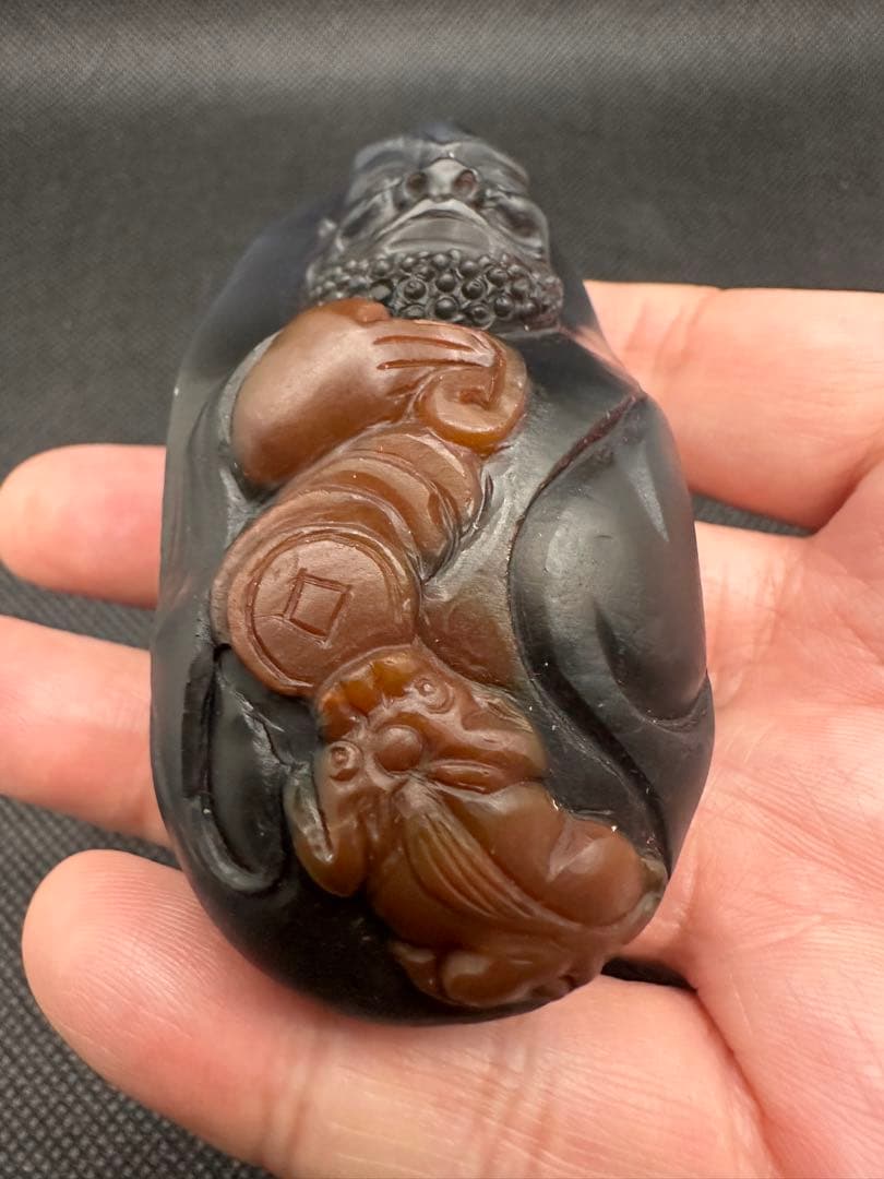 天然の黒い瑪瑙石 達磨　金銭　貔 のお守り　置き物　142g