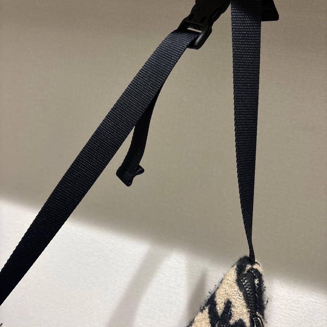 【達成セール！！！】アーティポッペ　ハウンドトゥース柄 ボディバッグ