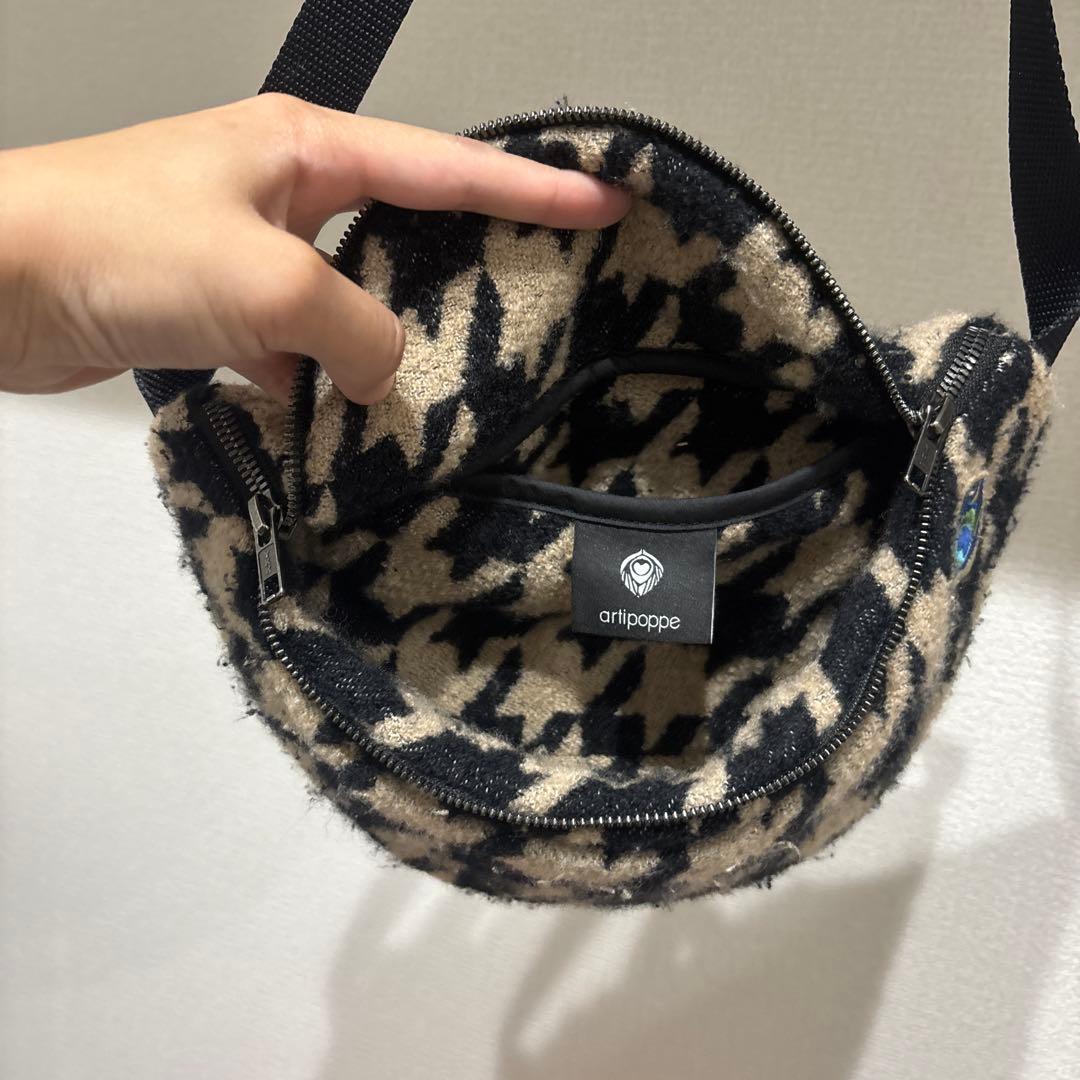 【達成セール！！！】アーティポッペ　ハウンドトゥース柄 ボディバッグ