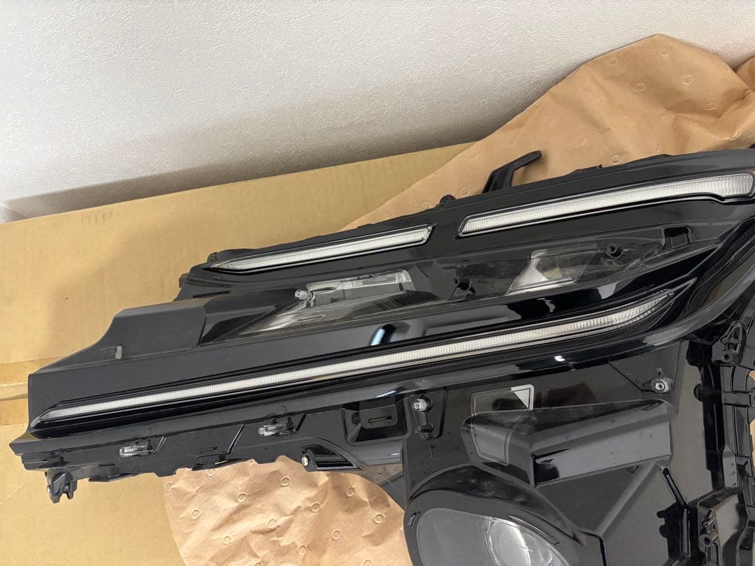 アクシス　クラウンスポーツ　ヘッドライト　左