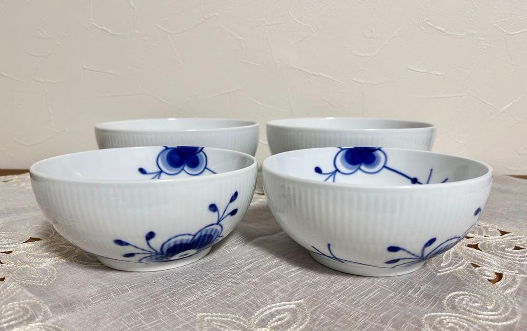 ブルーフルーテッド　メガ　ホワイトフルーテッド　ボウル