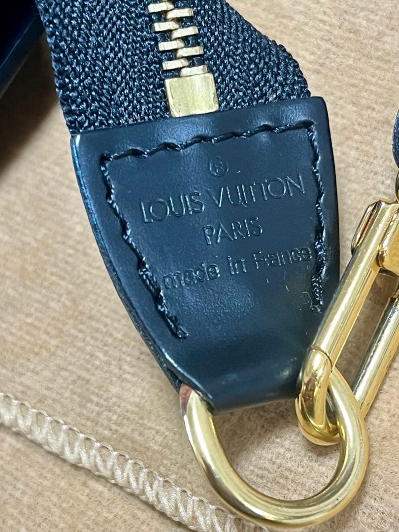 LOUIS VUITTON エピ ポシェット 黒