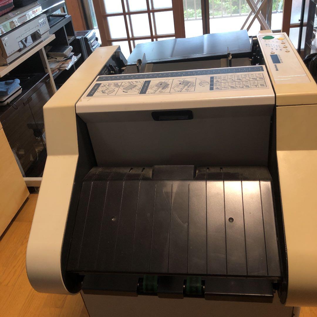 卓上紙折り機です。A3サイズ対応。