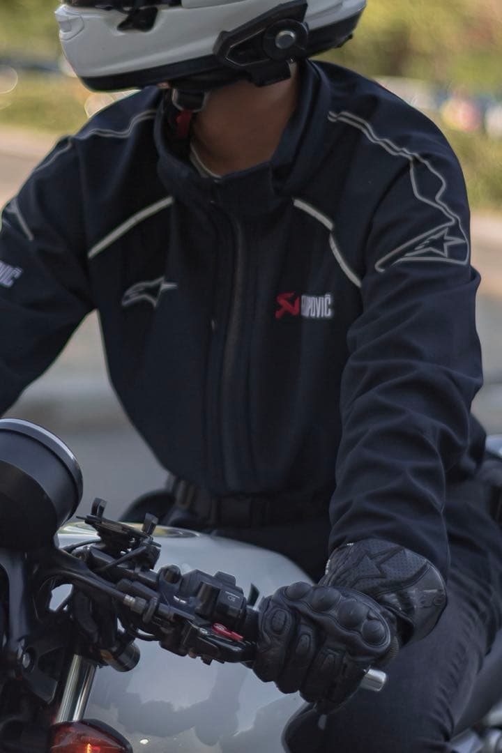 アルパインスターズ AKRAPOVIC コラボパーカー ジャケット