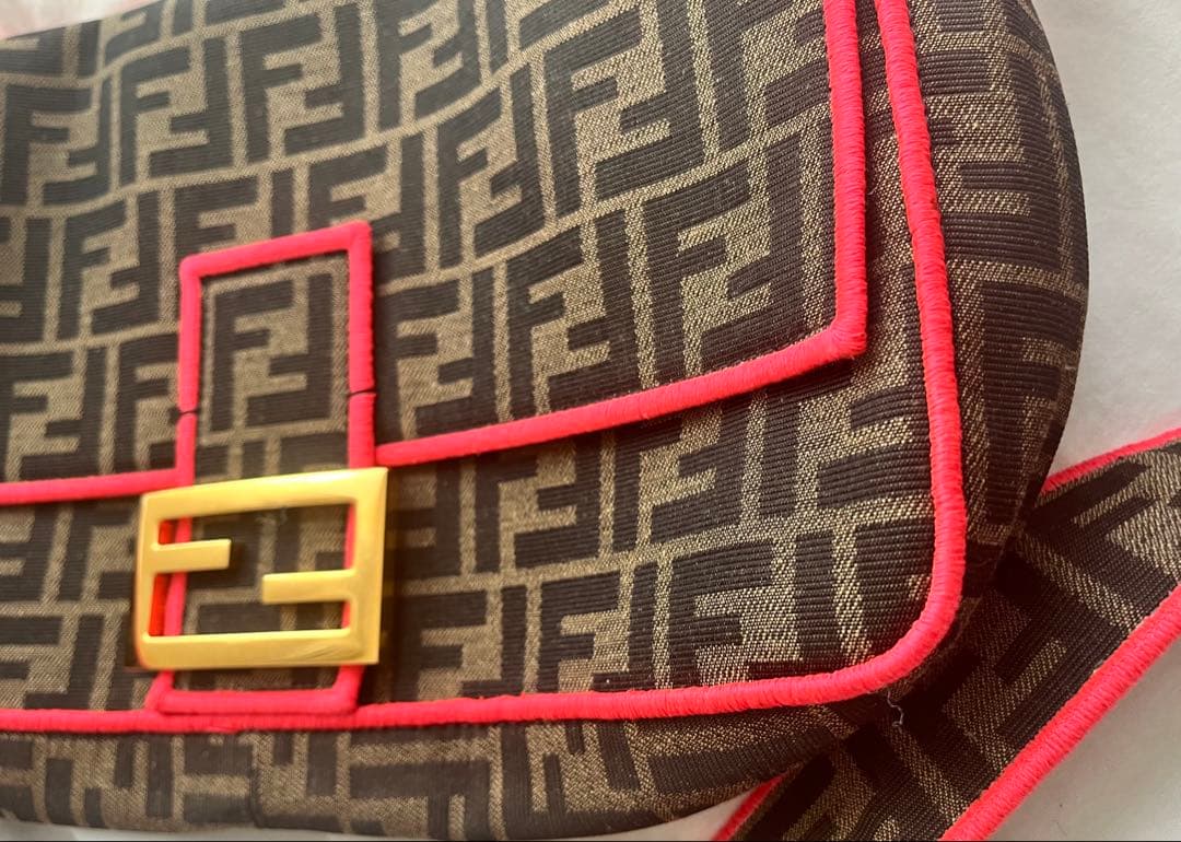 Fendi ロゴ　ショルダーバッグ