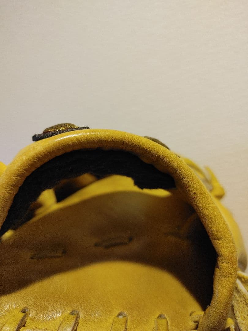 アンダーアーマー　希少　軟式　投手 イエロー　右投げ　指カバー