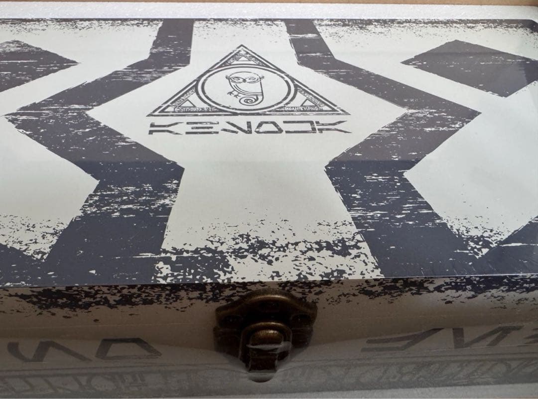 【全世界6000個限定 】ディズニー アソーカ・タノ レガシー ライトセーバー