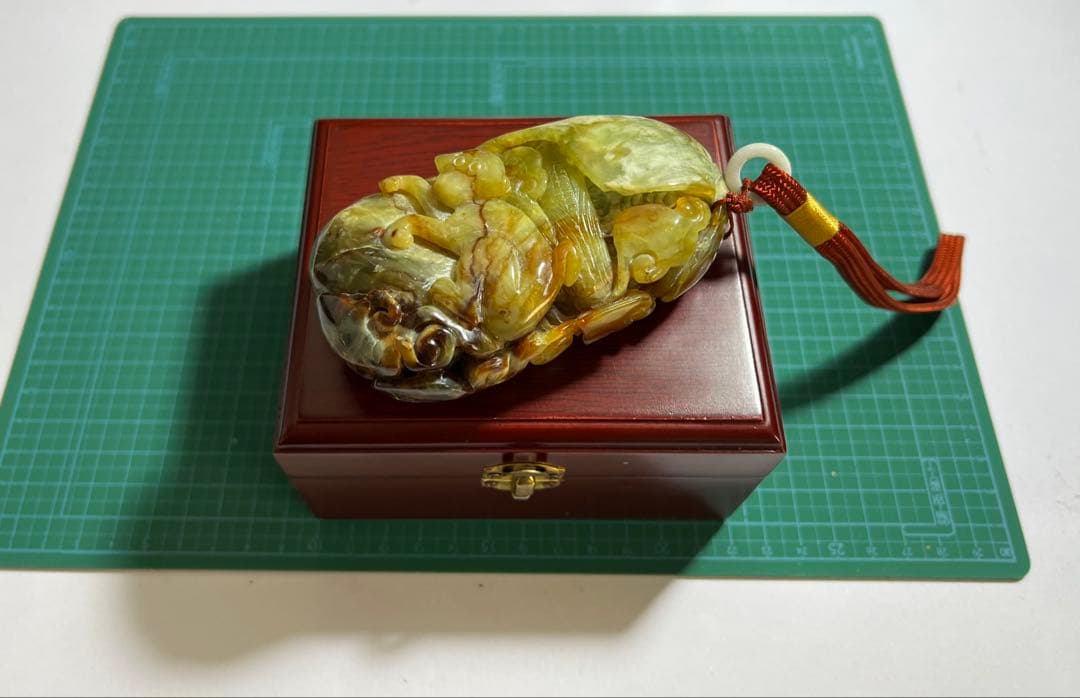 【美品】【縁起物】天然石翡翠　細工彫刻　約300g