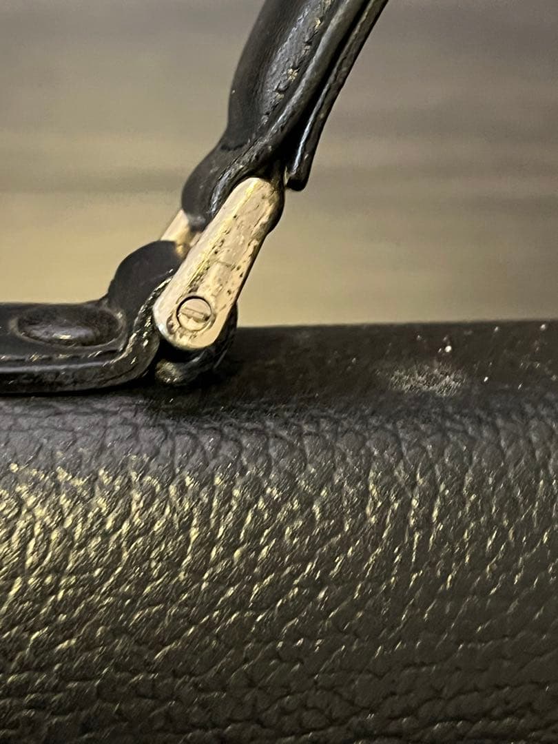 Burberry ブラックレザーハンドバッグ