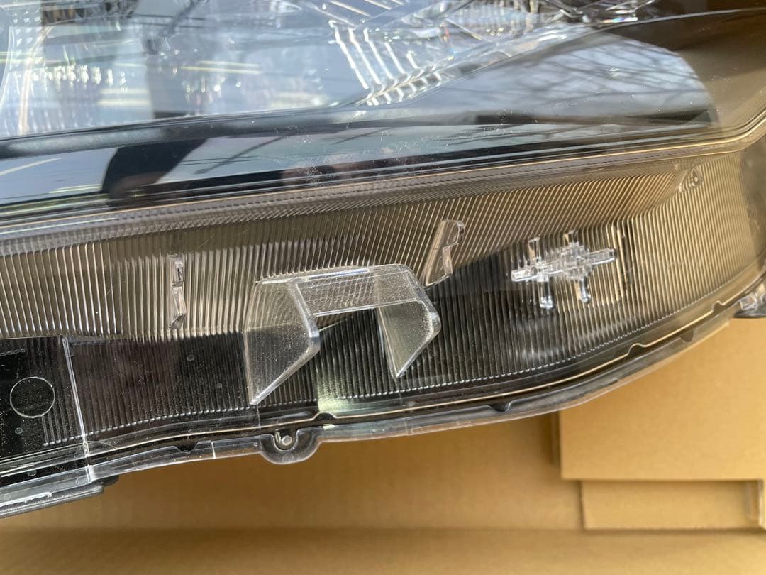 フィールダー、アクシオヘッドライトユニット右LED