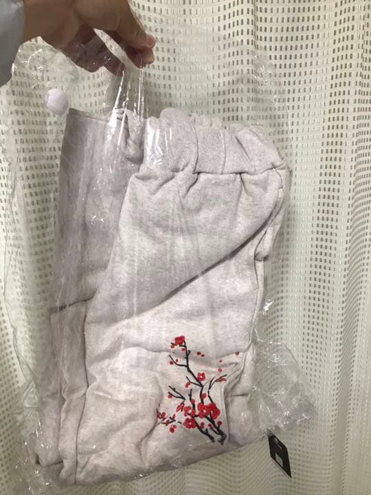 TWICE モモスウェット