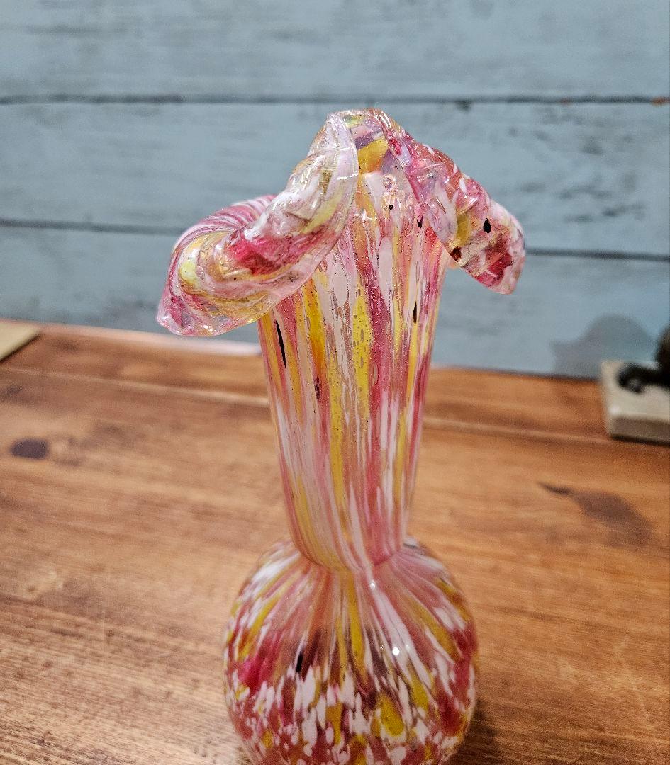 フランスアンティーク オパリンガラス クリシー フリルの花瓶 花器