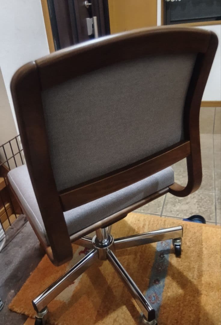 週末限定お値下げ 希少!! カリモク 回転式デスクチェア