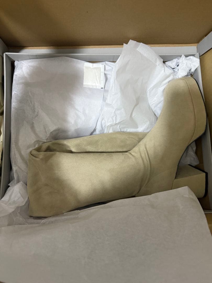 CHARLS&KEITH イービー プラットフォームサイハイブーツ ベージュ39