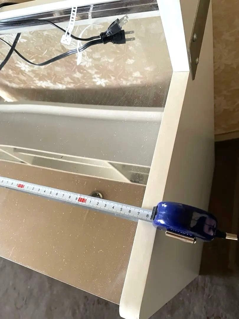 ホワイト木製キッチンカウンター 左右ガラス棚付き