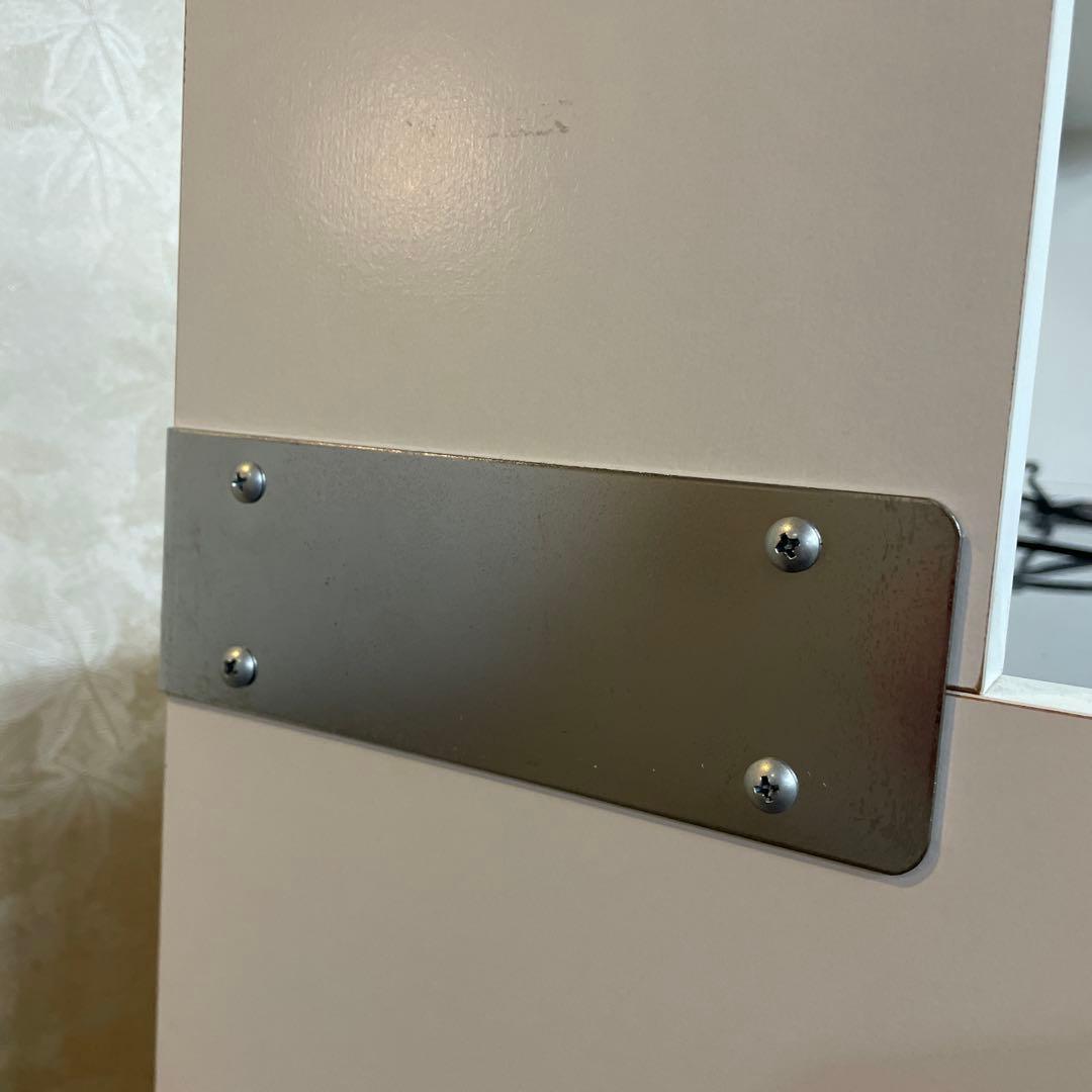 ホワイト木製キッチンカウンター 左右ガラス棚付き