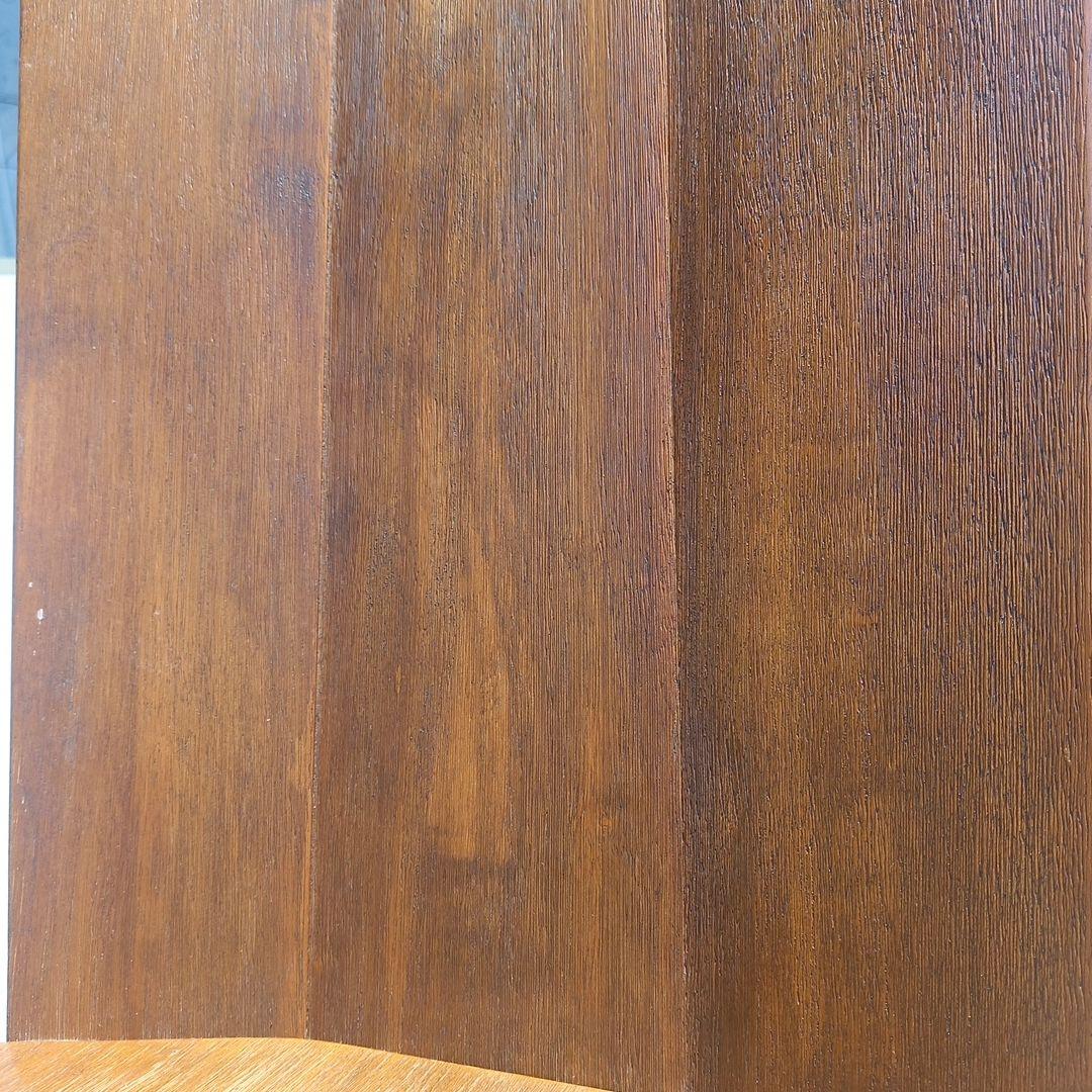 ダイニングチェア　無垢材背もたれ付き