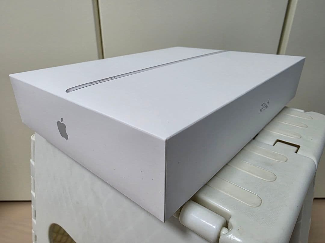 iPad 第7世代 シルバー 32GB Wi-Fiモデル MW752J/A