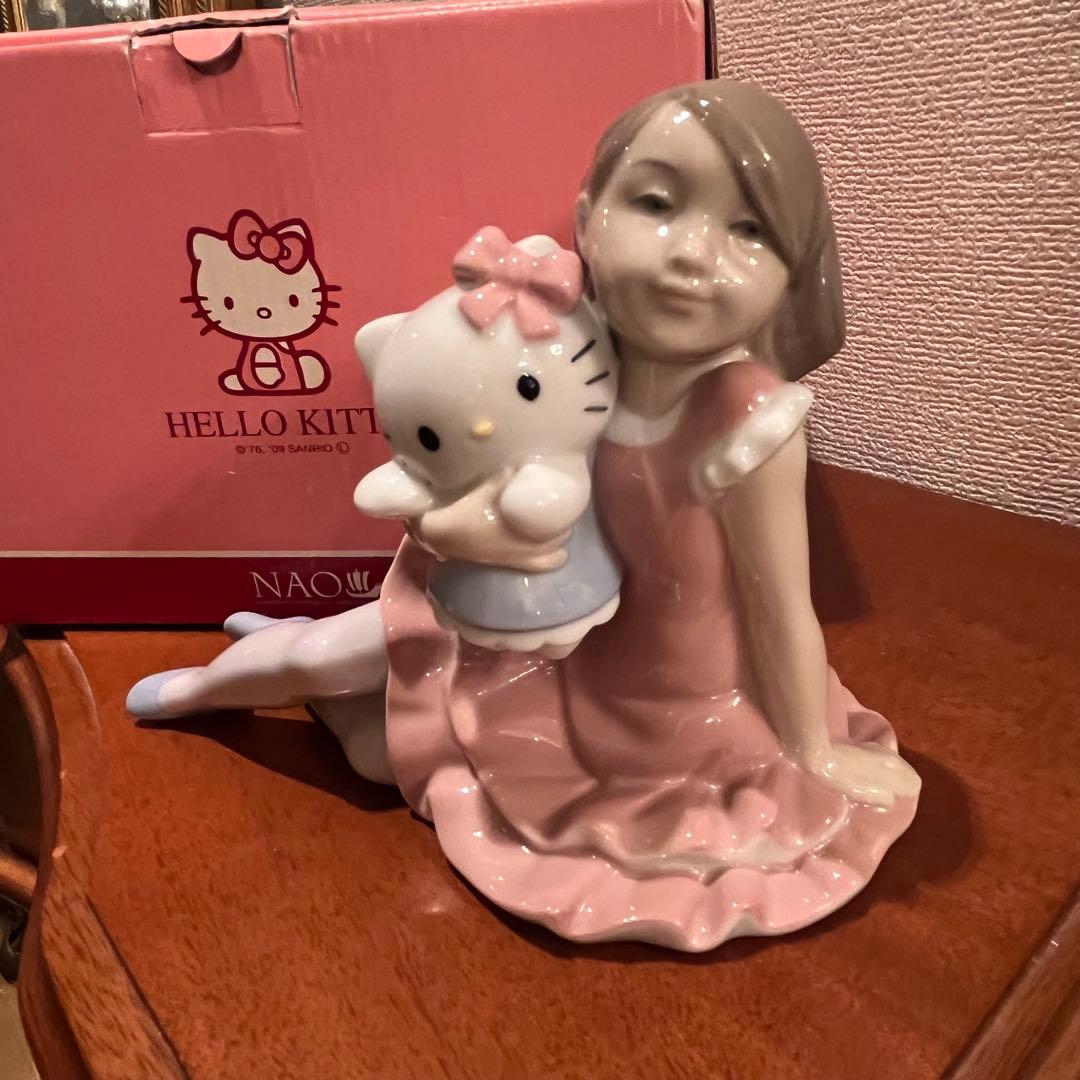 新品　未使用　ハローキティ　リヤドロ　NAO 陶器　人形　サンリオ　コラボ　置物