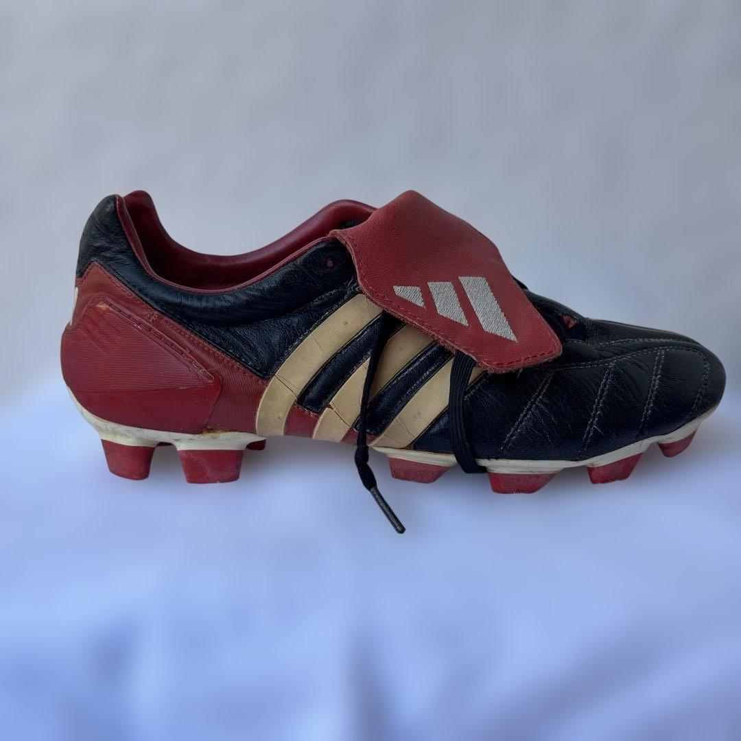 adidas サッカーシューズ ブラック/レッド　プレデター