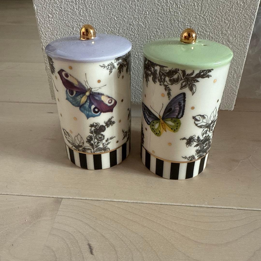 新作 マッケンジーチャイルズ 蝶 花柄　ソルト・ペッパー入れセット