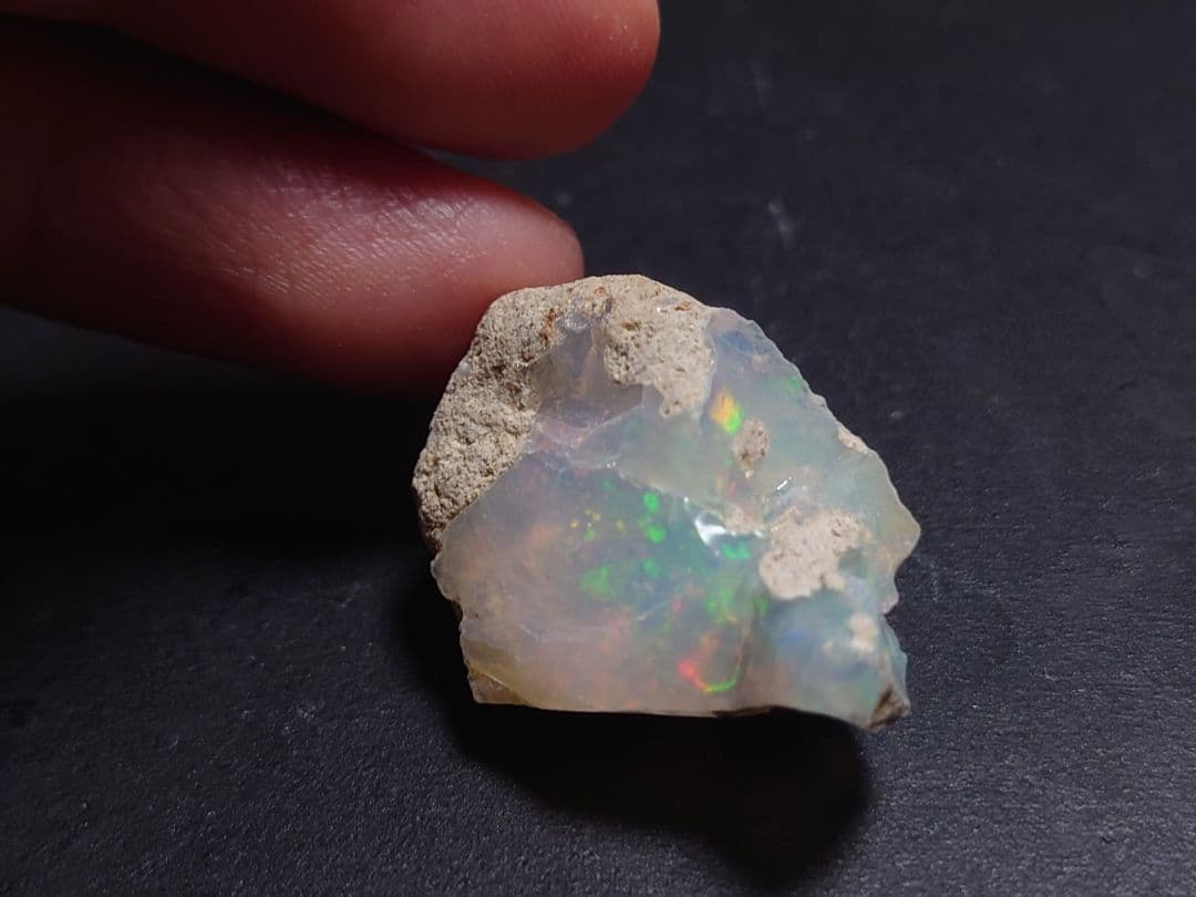 エチオピア　オパール　原石　鉱物標本　ジュエリーグレード　AAA