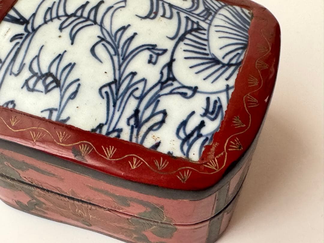 アンティーク 骨董 漆器 香合 青白磁 花柄 蟹デザイン 小物入れ