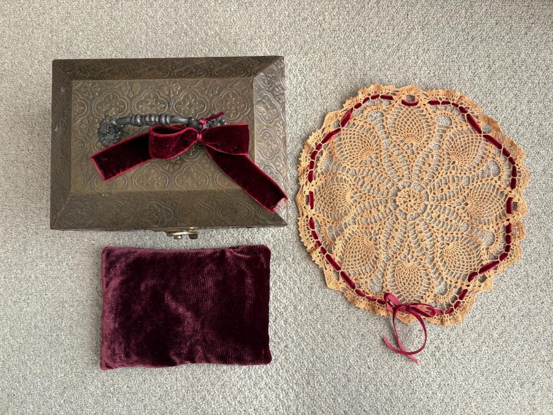 ✨最終出品✨レトロな取っ手付き金板張りボックス　ビスクドール　アンティーク雑貨