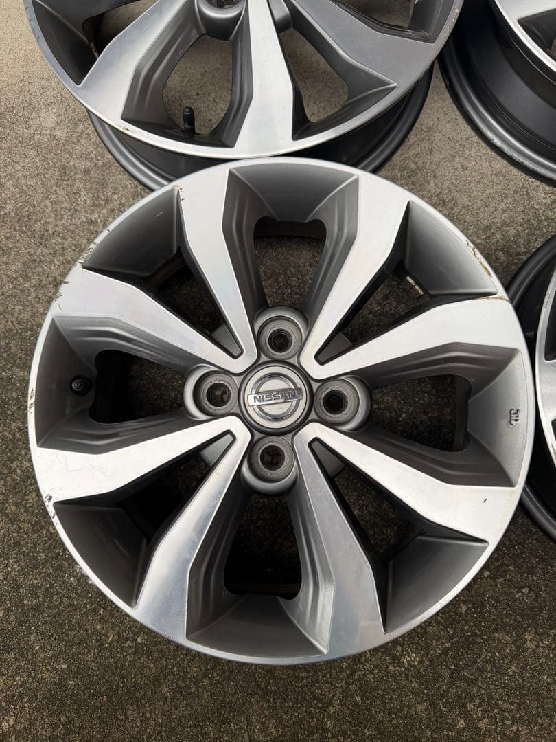 デイズルークス純正15インチアルミホイール