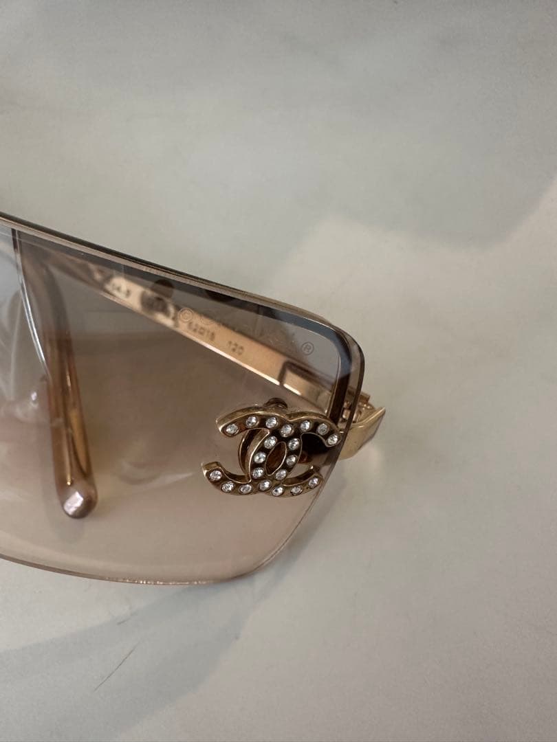 CHANEL リムレス　サングラス