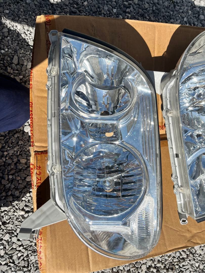 215サーフ 純正ヘッドライト 新車外し ハイラックスサーフ