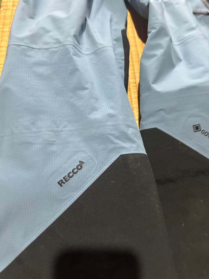 ピークパフォーマンス　Vertical Gore-Tex Proスキーウエア