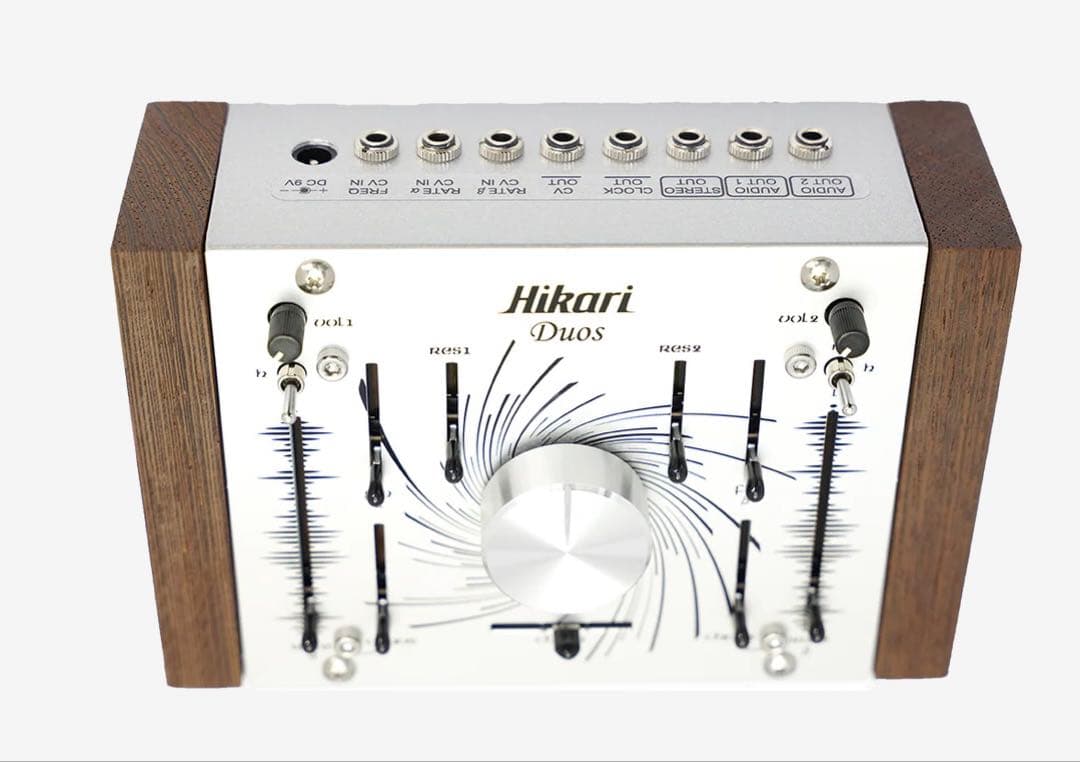 Hikari Instruments Duosモジュラーシンセサイザー
