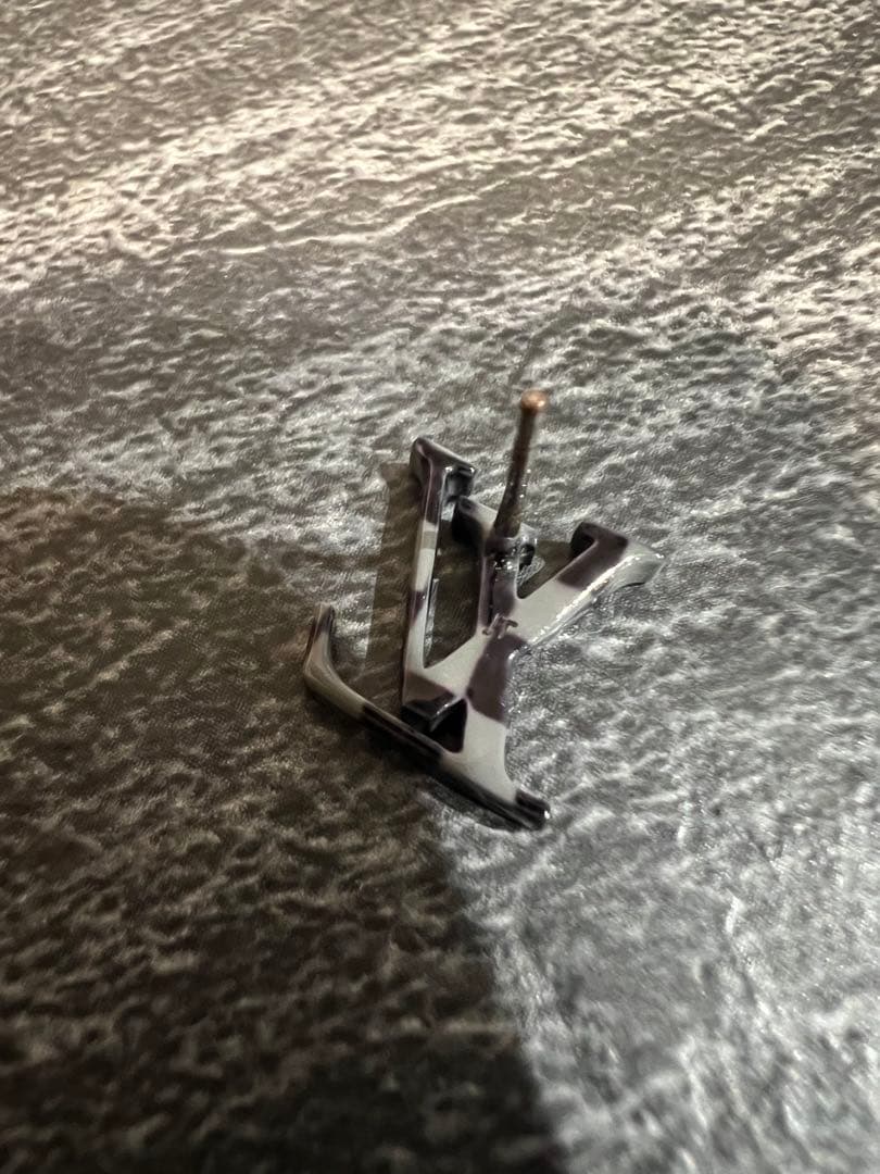 ヴィトン ブックル・ダミエ LVピアス ロゴ MP3193