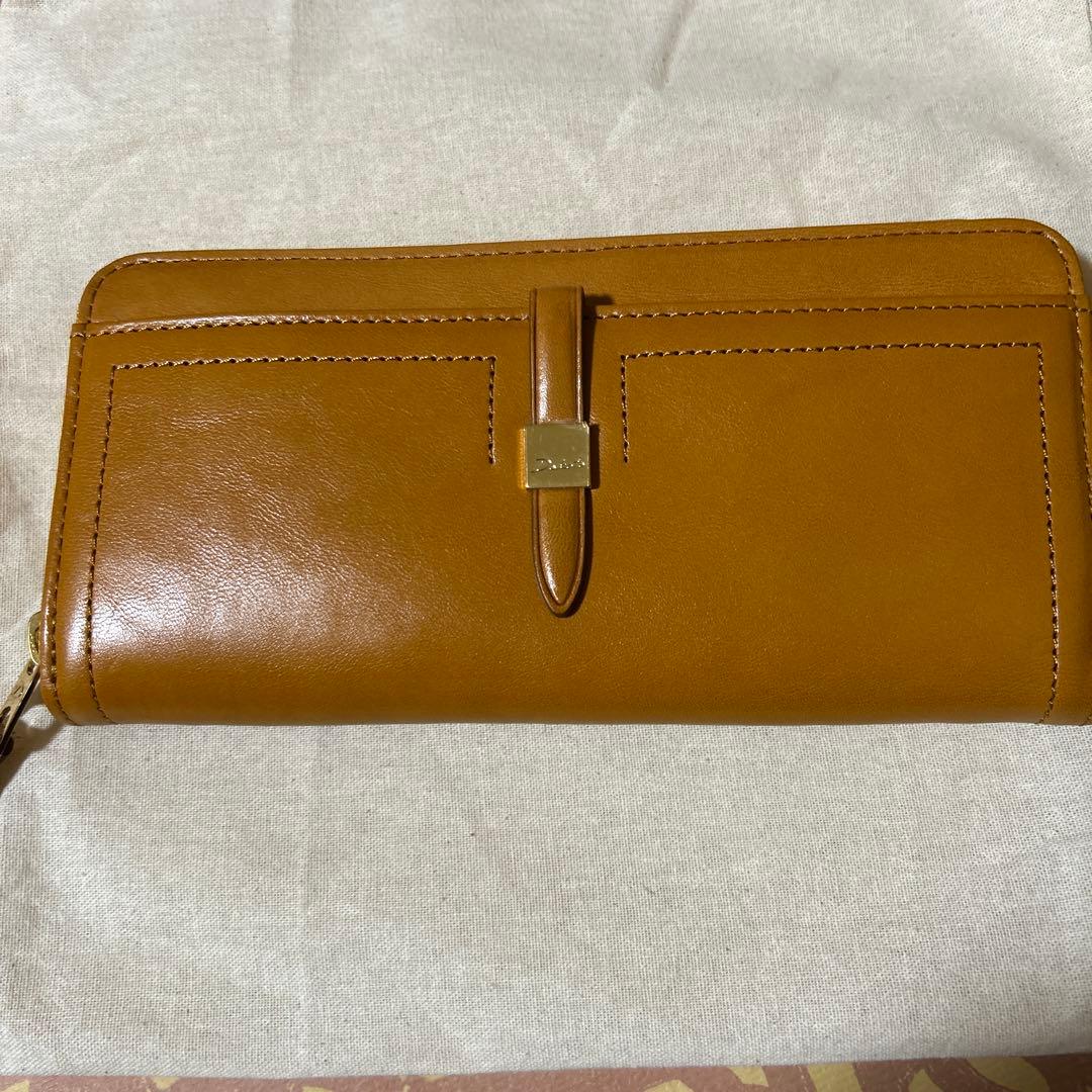 ダコタ　長財布　黄色に近いキャメル色　新品 未使用　外側にポケット2