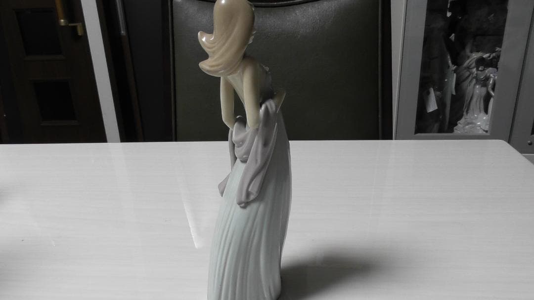 LLADRO　リヤドロ　【純粋な少女】３　陶器　置物　リアドロ　Ｌ340