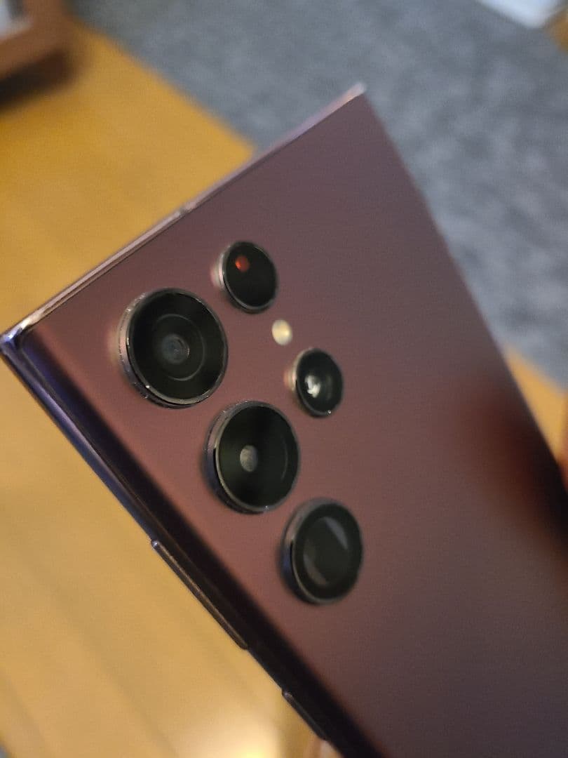 Samsung Galaxy S22 Ultra 本体　シムフリー　ケース付き