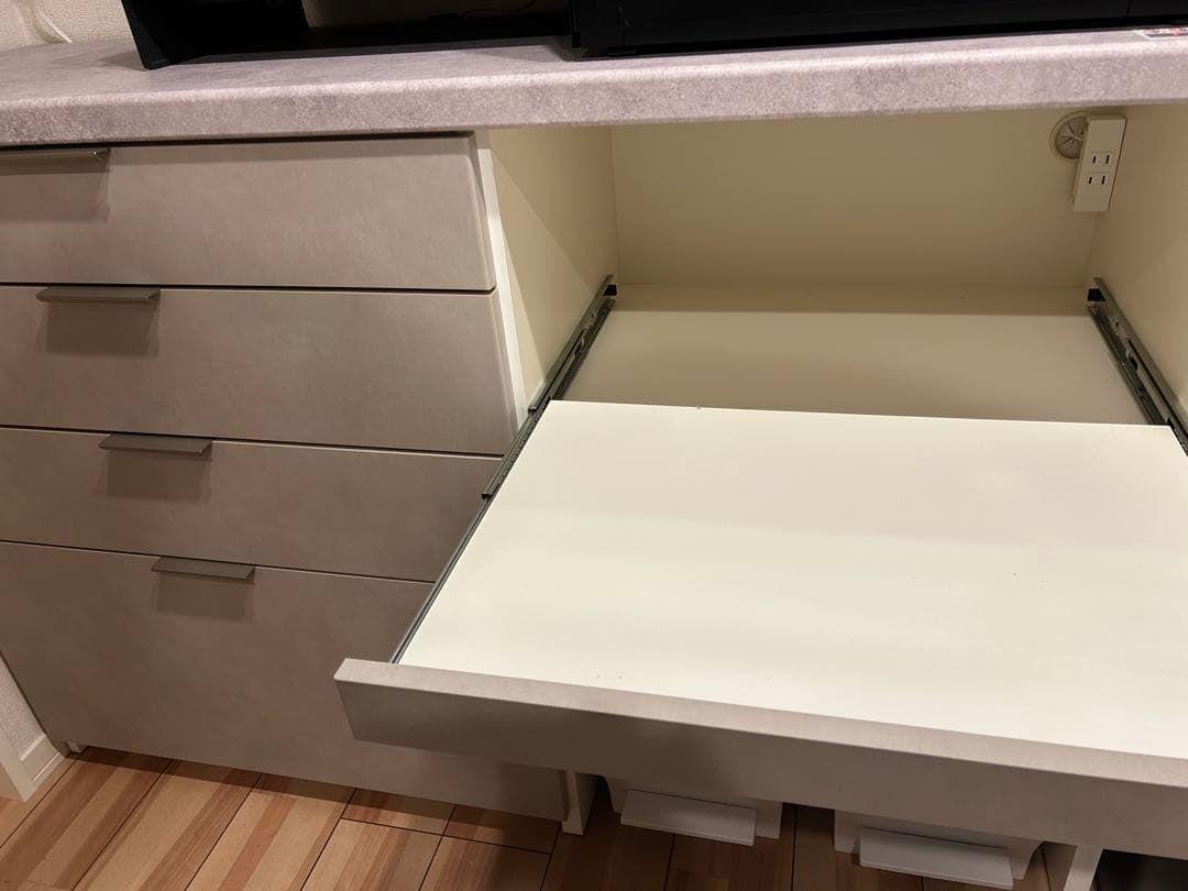 パモウナ　キッチンカウンター