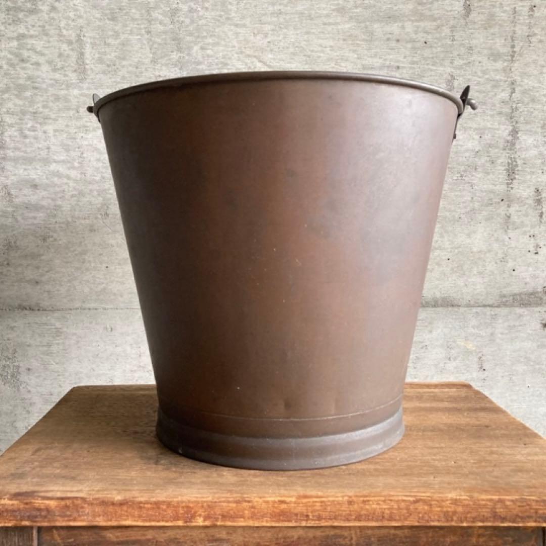 古い味のある銅製のバケツ 桶 花器 置物 オブジェ レトロ ヴィンテージ